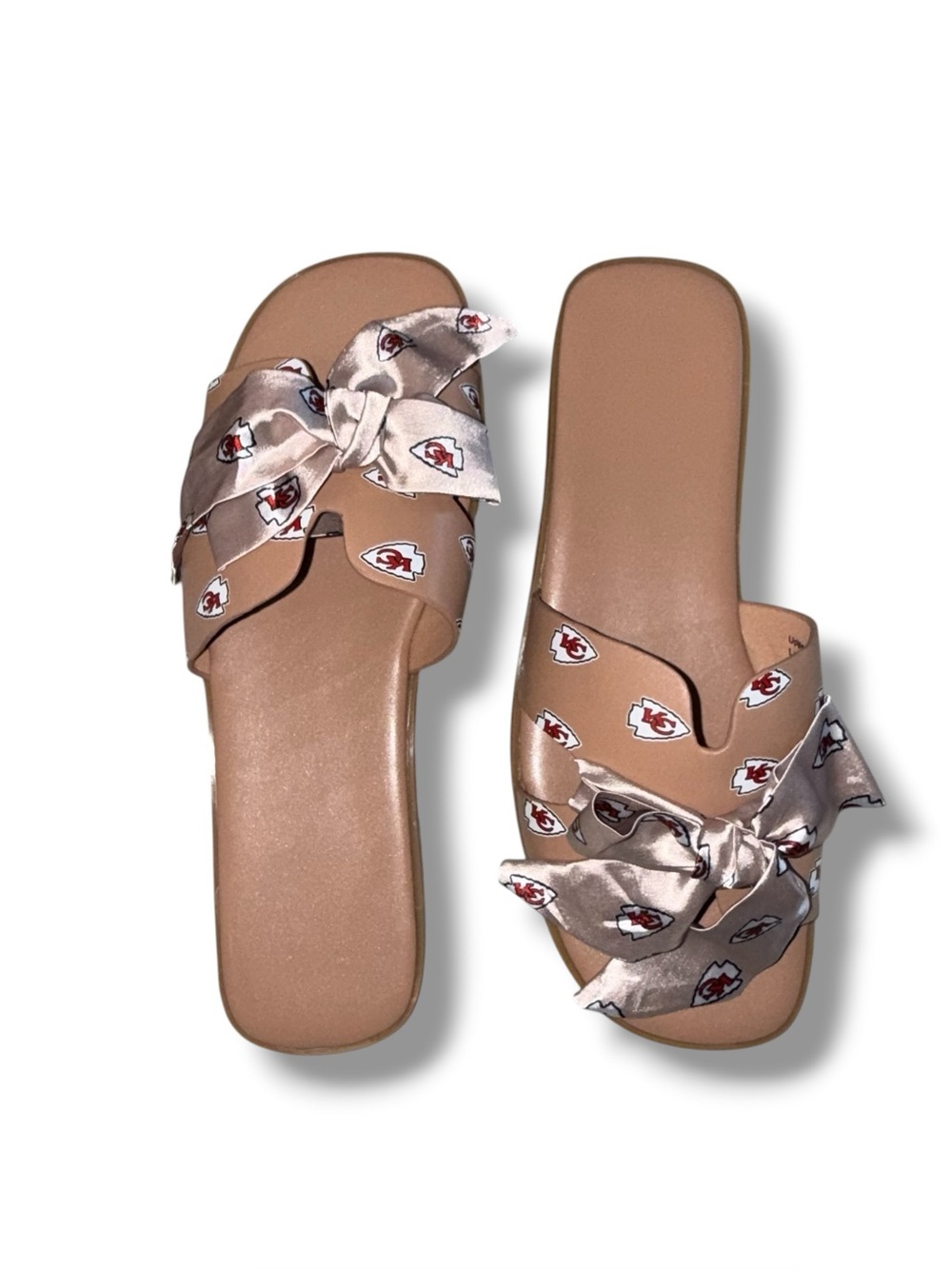NWT Kansas City Chiefs Cuce Tan Bow Sandals - Women's 10 - Picture 8 of 11